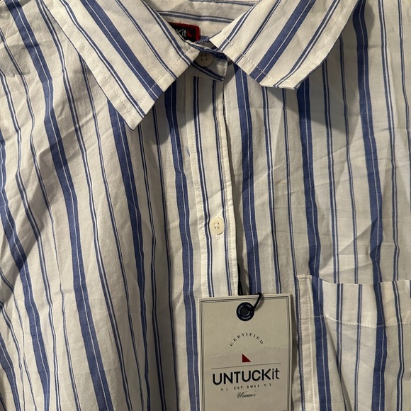 UNTUCKit Other - NWT UNTUCKit Pinot Perse Regular Fit Long Sleeve Blue White Blouse Size 8